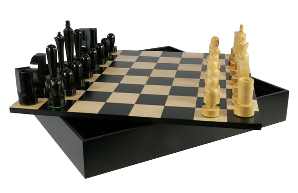 Chess Set - Black Berliner Chessmen on Black/Maple Chest
